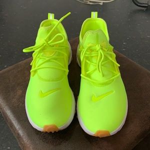 Nike react training highlight green